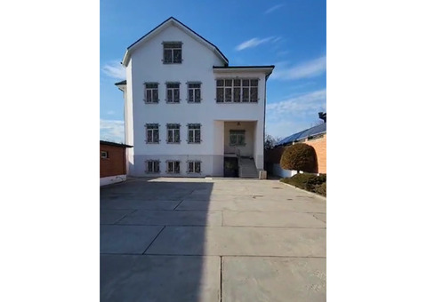 Дом общ. пл. 974 кв.м., на участке 12 соток г. Пятигорск